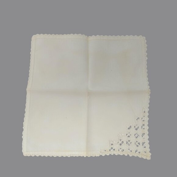 Vintage Napkins Linen Embroidered Crochet Cream 2 Sets - Picture 3 of 8